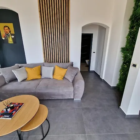 Apartment Dalmatino *