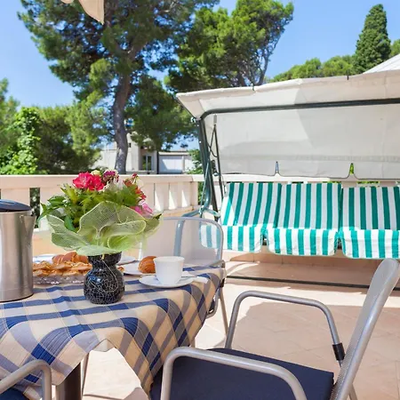 Dalmatino Apartment *