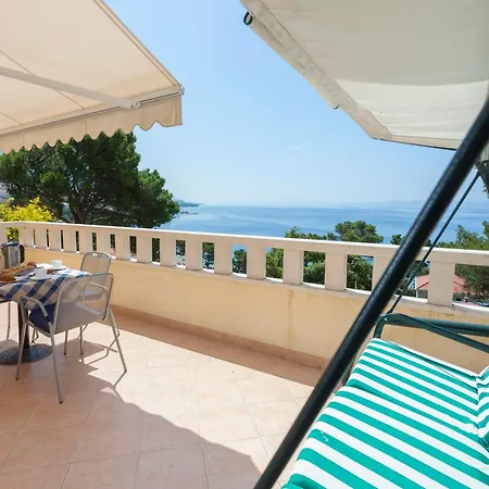 Apartment Dalmatino *