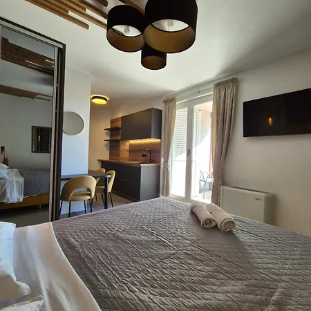 Apartment Dalmatino *