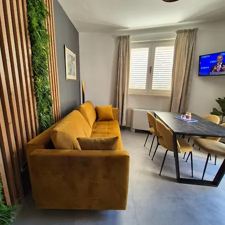 Apartment Dalmatino *